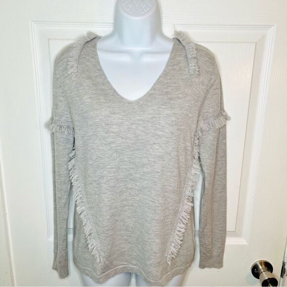 One Grey Day Long Sleeve VNeck Fringe Trim Wool Blend Sweater Lightweight Gray M - Picture 4 of 11